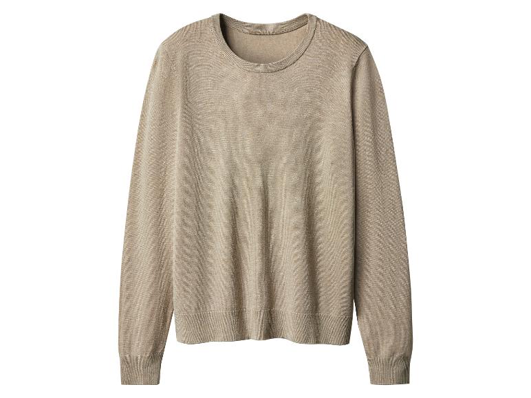 Un pull beige à manches longues et col rond sur fond blanc.