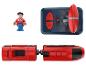 Train jouet avec télécommande, figurine LEGO et contrôleur.