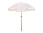 Parasol rayé beige et blanc avec franges.