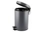 Poubelle à pédale grise avec couvercle ouvert