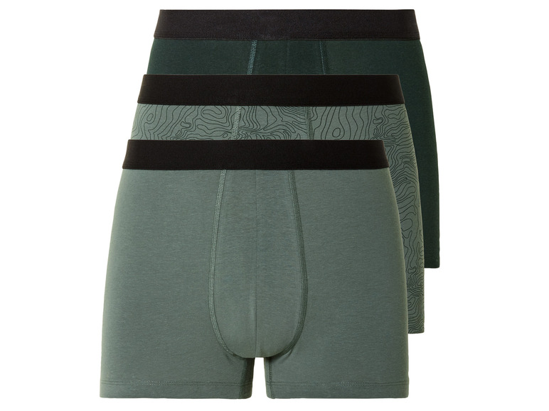 Trois boxers verts, dont un avec un motif topographique.