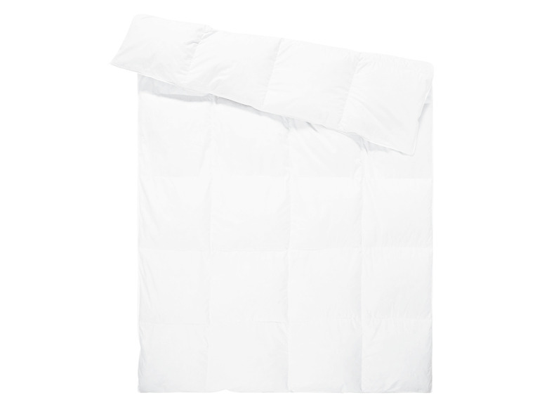 Une couette blanche avec un oreiller