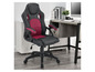 Un fauteuil de bureau noir et rouge avec accoudoirs, sur roulettes, dans un bureau.