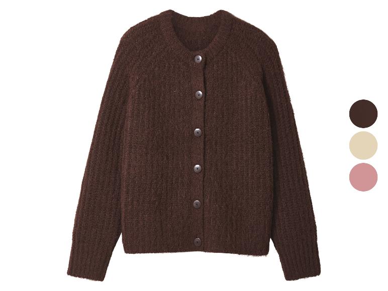 Cardigan tricoté marron avec boutons et échantillons de couleurs.