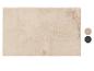 Tapis moelleux beige clair, disponible en plusieurs couleurs.