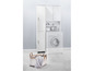 Lave-linge avec armoire blanche et panier