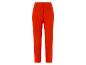 Un pantalon orange à taille haute.