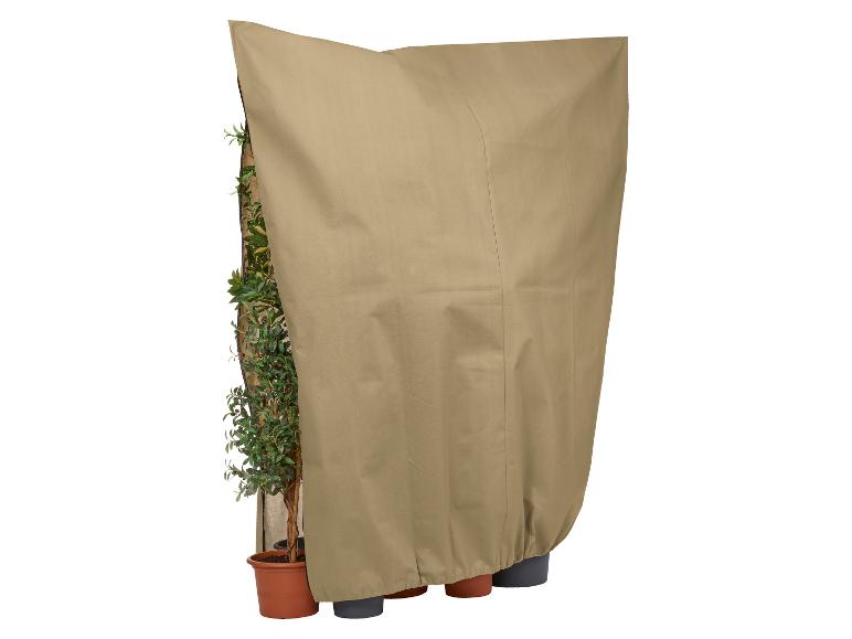 Housse de protection beige pour plantes, couvrant les plantes en pot.