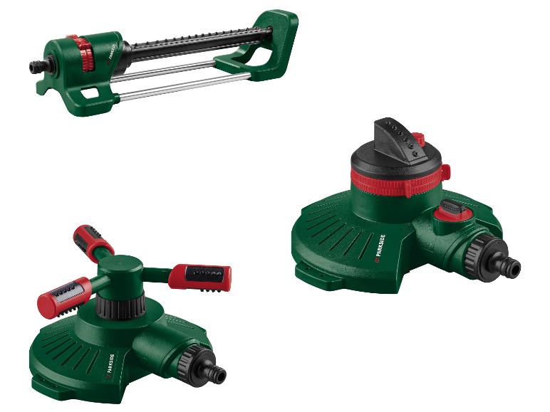 Trois arroseurs Parkside différents : oscillant, à impulsion et rotatif.