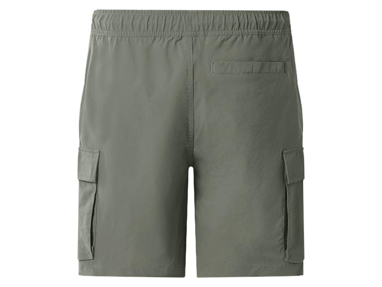 Short cargo kaki pour homme avec taille élastique et poches.