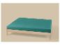 Cadre de lit en bois avec matelas turquoise sur fond beige.