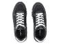 Des baskets noires avec des lacets blancs de la marque Liverg.