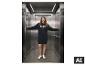 Femme en robe sweat ESMARA® avec le texte 'PARIS AIMÉE' dans un ascenseur. [image générée par l'IA]