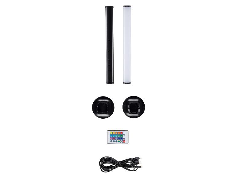 Ensemble de deux bâtons lumineux LED, une télécommande et un câble de chargement USB.