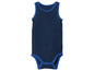 Un body de bébé rayé avec des détails bleus.