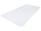 Un matelas blanc avec une surface lisse.
