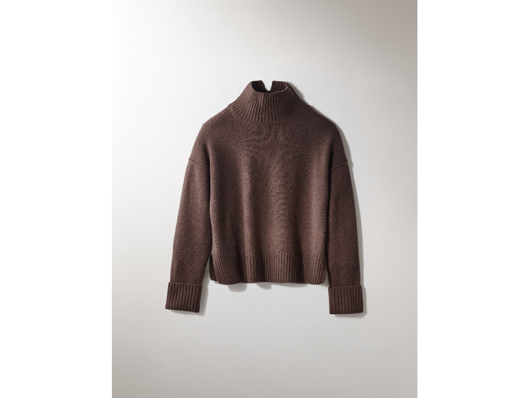 Pull en maille marron à col roulé avec poignets et ourlet côtelés