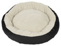 Un lit rond pour chien avec une doublure blanche et moelleuse.