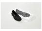 Ballerines noires pour femme avec un sac en filet blanc.