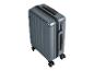 Une valise grise à roulettes de la marque Delsey.