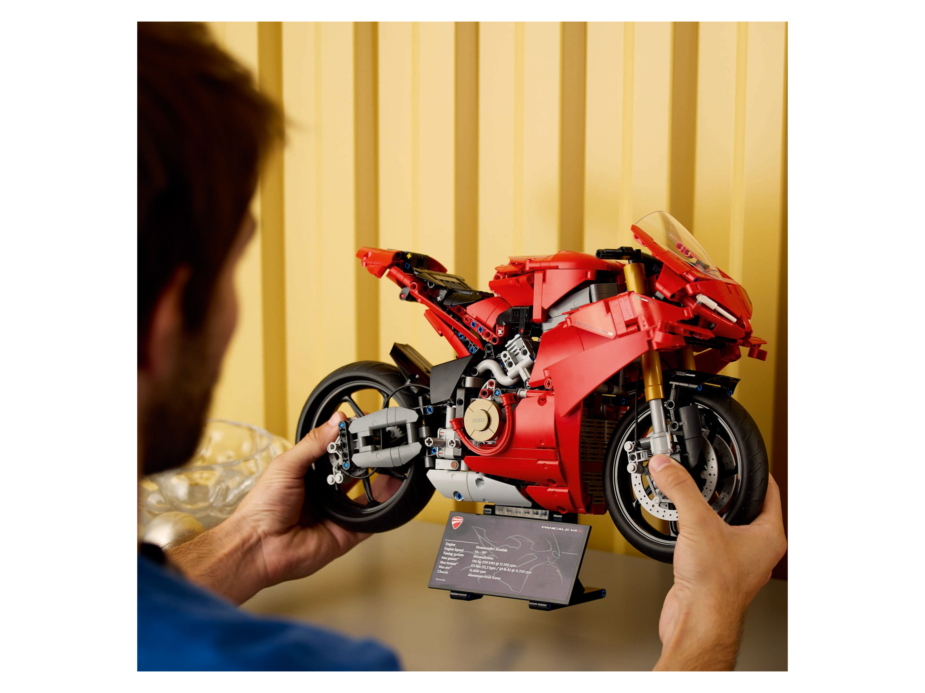 42202 LEGO® TECHNIC Moto Ducati Panigale V4 . - vue 3