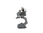 Figurine d'action d'un guerrier chevauchant un marcheur bipède avec une petite créature.