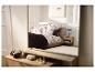 Table de chevet LIVARNO® avec lit et linge de lit dans la chambre