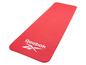 Un tapis de yoga Reebok rouge.