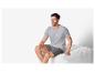 Pyjama court gris : t-shirt et short homme.