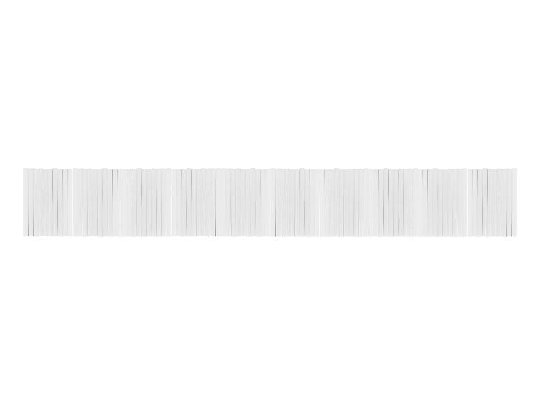 Une rangée de bâtons de colle chaude blancs, alignés horizontalement.
