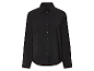 Chemise noire à manches longues.