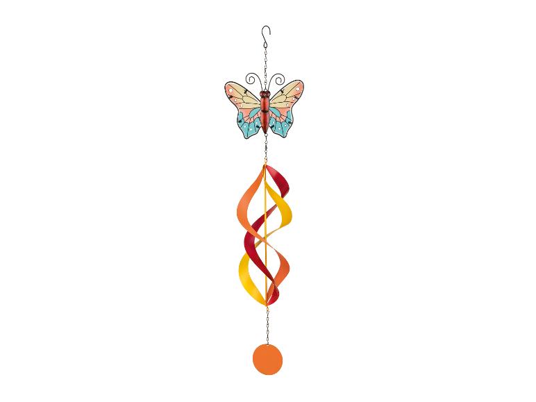 Décoration de jardin avec papillon et spirale aux couleurs chaudes