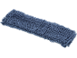 Gros plan d'une tête de balai en microfibre bleue avec des doigts chenille.