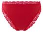 Culotte rouge en dentelle.