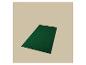 Tapis rectangulaire vert sur fond beige.