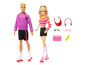 Poupées Barbie et Ken avec des rollers, incluant des accessoires comme une radio, des lunettes de soleil et une gourde.