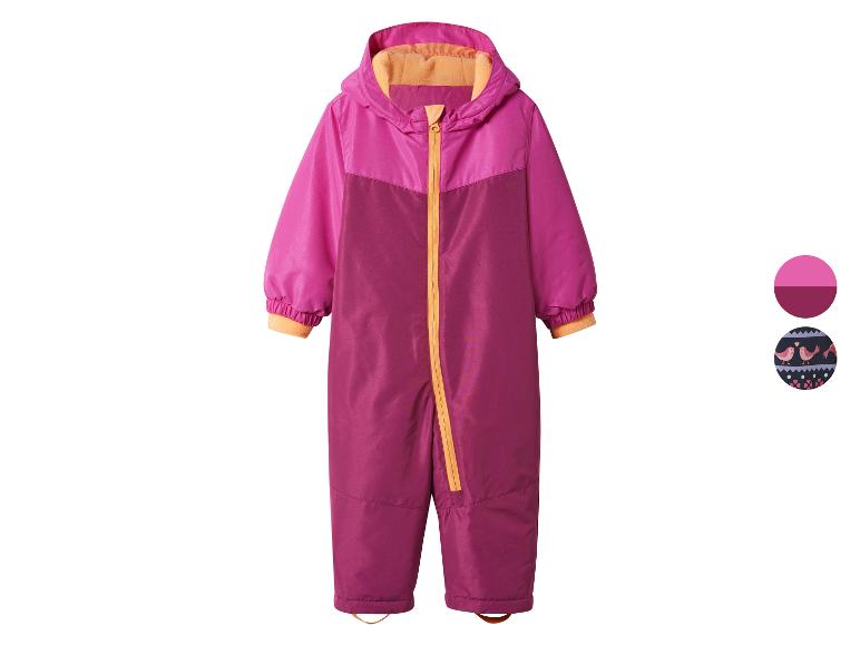 Combinaison d'hiver pour enfants en deux tons de rose avec une fermeture éclair orange et des poignets élastiques.