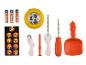 Kit de sculpture de citrouille avec piles, lampe de poche, outils et pochoirs d'Halloween.