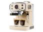 Une machine à expresso beige de style rétro avec manomètre, préparant deux expressos.