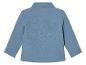 Chemise bébé bleu clair à manches longues en tissu mousseline.