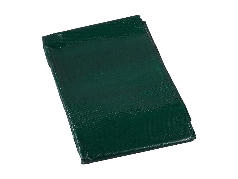 Bâche vert foncé pliée avec surface texturée
