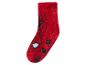 Chaussette Spider-Man rouge moelleuse avec des points antidérapants noirs en forme d'araignée.