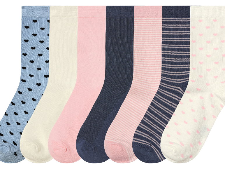 Six paires de chaussettes pour femmes, avec différents motifs et couleurs pastel.
