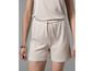 Short beige avec cordon de serrage et top assorti.