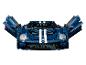 Un modèle LEGO Technic Ford GT bleu avec les portes ouvertes.