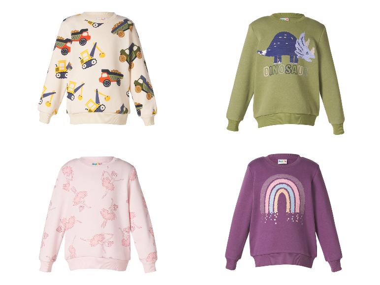 Sweat-shirts pour enfants : un avec des camions et des pelleteuses, un avec des dinosaures, un avec des ballerines et un avec un arc-en-ciel.