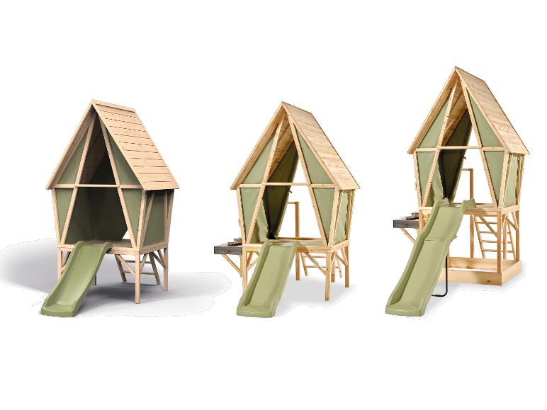 Trois cabanes en bois avec toboggans verts pour enfants, sous différents angles.