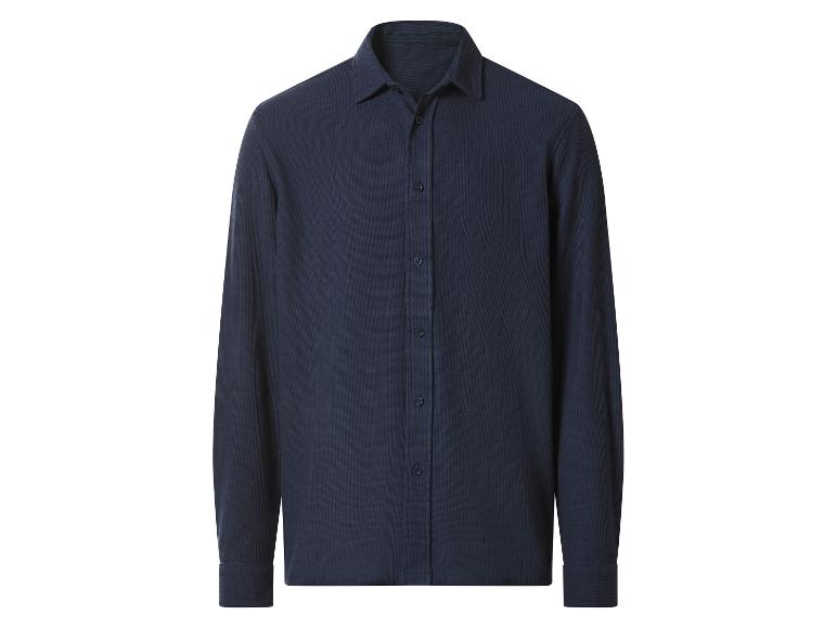 Chemise homme bleu marine à manches longues et boutons.