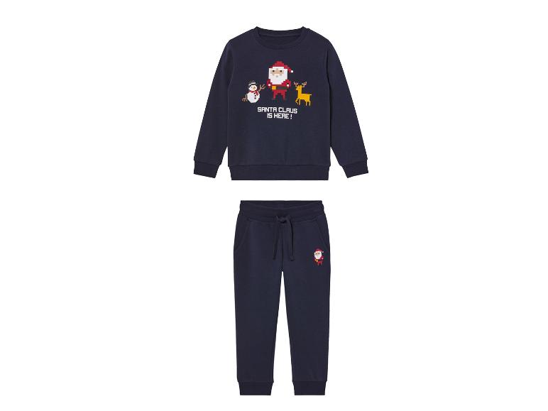 Un sweat-shirt et un pantalon de jogging bleu avec un motif de Père Noël.