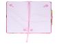 Carnet rose ouvert avec pages lignées, cœurs et un marque-page rose.